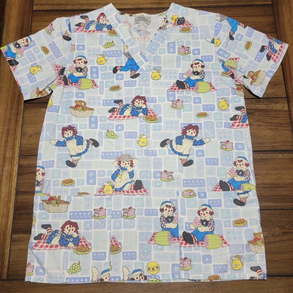 Raggedy Ann & Andy Scrub Top Picnic Theme - Size Small